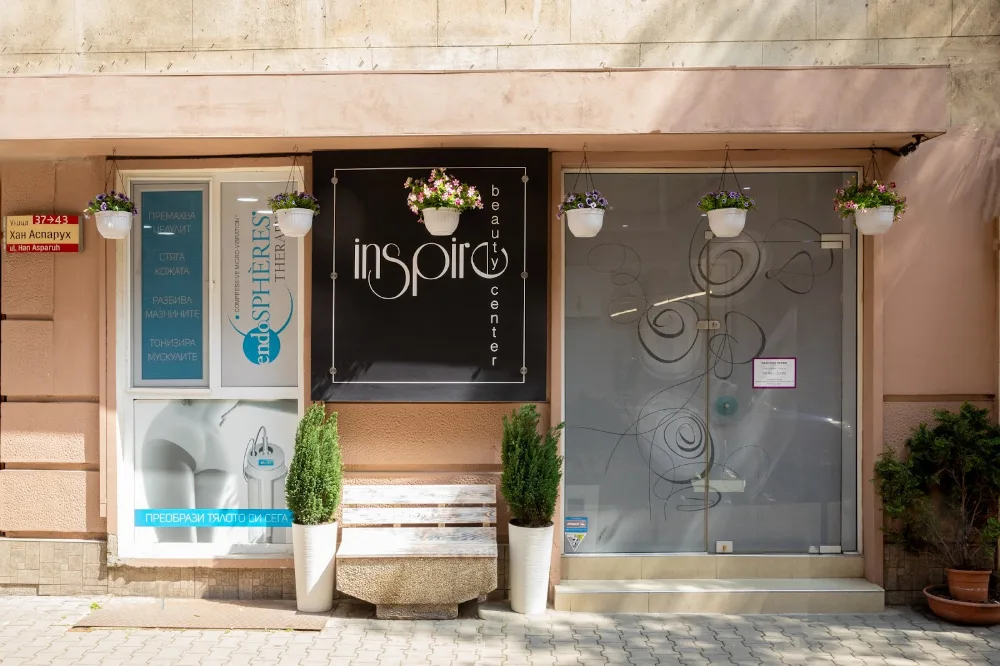 Входът на Inspire Beauty Center